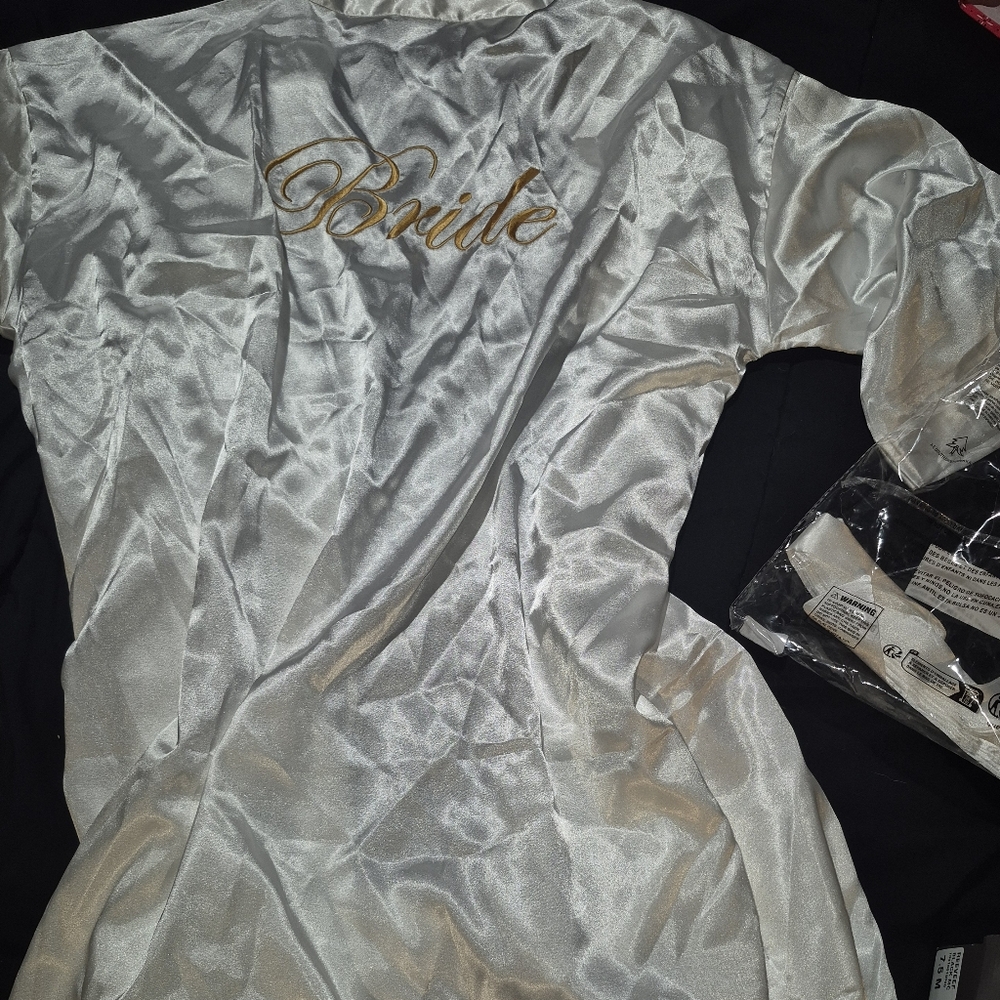 BRIDE White Robe with Gold Script - Picture 3 of 4
